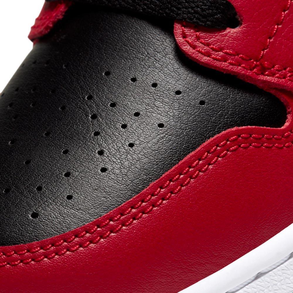 Shops Chicago mid jordan 1s